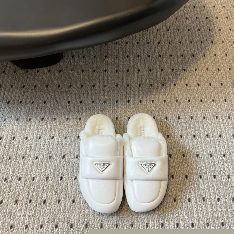 Pra*a slippers